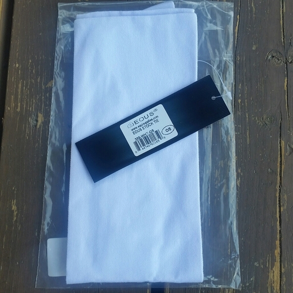 NIB Eous Untied White Stock Tie - Picture 2 of 2